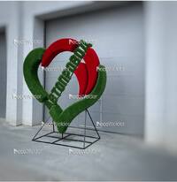 Композиция из искусственной травы "Сердце с логотипом"